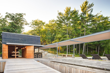 Press kit | 1600-01 - Press release | A Modern Boathouse in a Canadian Landscape - Weiss Architecture & Urbanism Limited - Residential Architecture - Looking into Boathouse Storage - Photo credit: Arnaud Marthouret