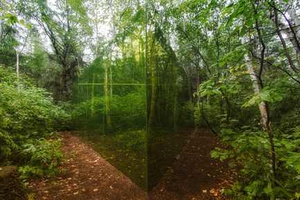 Press kit | 837-10 - Press release | The 16th International Garden Festival at Les Jardins de Métis / Reford Gardens will BUZZ in 2015! - International Garden Festival / Reford Gardens - Landscape Architecture -  RÉFLEXIONS COLORÉES<br>by Hal Ingberg<br>Montréal (Québec), Canada<br><br>The semi-reflective equilateral triangle provides an intimate, courtyard-like enclosure that both frames and intensifies the perception of the forest.<br><br>www.halingberg.com    - Photo credit:  Louise Tanguay 