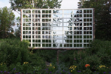 Press kit | 837-10 - Press release | The 16th International Garden Festival at Les Jardins de Métis / Reford Gardens will BUZZ in 2015! - International Garden Festival / Reford Gardens - Landscape Architecture -  A DITCH WITH A VIEW<br>by Ken Smith<br>New York, United States<br><br>Three frames spanning the ditch are constructed using recycled natural and cultural materials. An armature of winter fallen spruce tree trunks are fitted out with an array of recycled window sashes that simultaneously bound the secret garden space and provide windowed views of the ditch and the borrowed landscape beyond.<br><br>www.kensmithworkshop.com - Photo credit:  Louise Tanguay 