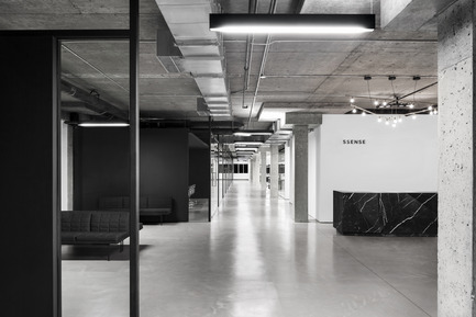 Press kit | 1081-02 - Press release | SSENSE - Humà design + architecture - Commercial Interior Design - Photo credit: Adrien Williams