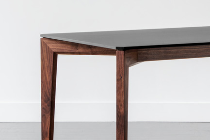 Press kit | 1077-05 - Press release | Lambert & Fils and Kastella: A Perfect Fit - Lambert & Fils and Kastella - Product - T110 dining table in walnut with Fenix top<br> - Photo credit: Adrien Williams<br>