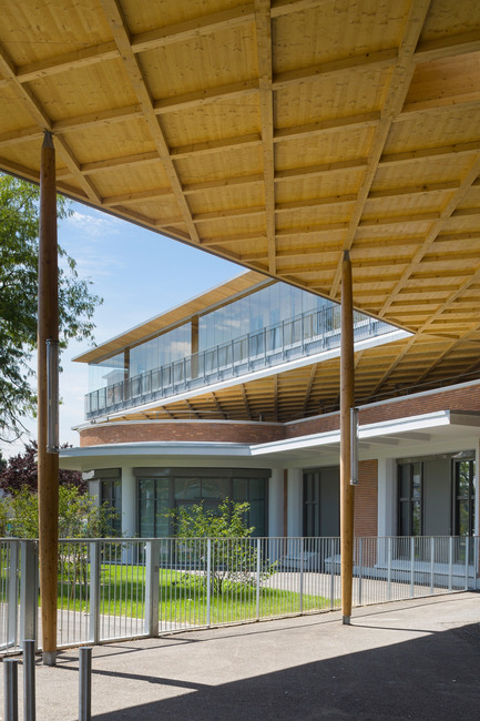 Press kit | 942-02 - Press release | Virtuous (re)cycle. A new secondary school in Le Bourget - Hubert & Roy architectes et associés - Institutional Architecture - main entrance - Photo credit: Abbadie