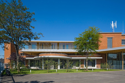 Press kit | 942-02 - Press release | Virtuous (re)cycle. A new secondary school in Le Bourget - Hubert & Roy architectes et associés - Institutional Architecture - existing building and additions<br> - Photo credit: Abbadie