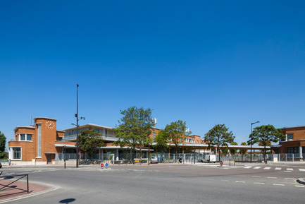 Press kit | 942-02 - Press release | Virtuous (re)cycle. A new secondary school in Le Bourget - Hubert & Roy architectes et associés - Institutional Architecture - general view from the street<br> - Photo credit: Abbadie