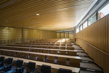 Press kit | 942-02 - Press release | Virtuous (re)cycle. A new secondary school in Le Bourget - Hubert & Roy architectes et associés - Institutional Architecture - conference room<br> - Photo credit: Abbadie