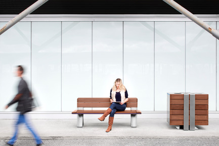 Press kit | 1133-02 - Press release | ALTO Design creates the new Équiparc DELTA street furniture collection - ALTO Design - Industrial Design - Bench with backrest and waste receptacle - Photo credit: Adrien Williams