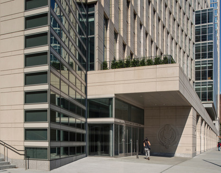 Press kit | 1204-01 - Press release | New Fordham Law School by Pei Cobb Freed & Partners to be Dedicated on September 18 - Pei Cobb Freed & Partners - Institutional Architecture - 62nd Street entrance - Photo credit: Paul Warchol