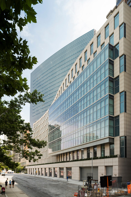 Press kit | 1204-01 - Press release | New Fordham Law School by Pei Cobb Freed & Partners to be Dedicated on September 18 - Pei Cobb Freed & Partners - Institutional Architecture - View east along 62nd Street - Photo credit: Paul Warchol