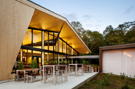 Press kit | 1117-02 - Press release | Smith Vigeant architects Prize-Winner laureate at Prix d’excellence CECOBOIS 2014 - Smith Vigeant architectes - Institutional Architecture - Patio - Photo credit: Stéphane Brugger