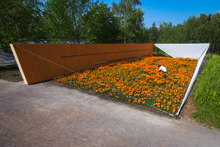 Press kit | 837-08 - Press release | The Gardens of the 15th International Garden Festival seduce visitors - International Garden Festival / Reford Gardens - Event + Exhibition -    SECRET ORANGE by Nomad Studio [William E. Roberts, Laura Santin]<br>New York, United States<br><br>Playing with the perception and the way we respond around enclosed areas, the garden explores the orange dimension by isolating this visual characteristic from numerous stimuli that complete the perception through our senses.<br><br>www.thenomadstudio.net<br>    - Photo credit: Louise Tanguay
