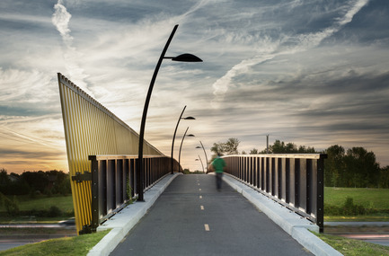 Press kit | 865-08 - Press release | Footbridge Candiac, Québec - Lemay - Urban Design - Photo credit: François Descôteaux <br>