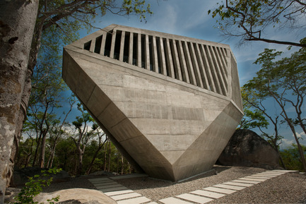 Press kit | 809-06 - Press release | 2012 AZ Awards winners - Azure Magazine - Competition - Commercial under 1,000 sq mSunset Chapel by BNKRArquitectura