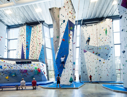 Press kit | 1117-01 - Press release | Allez-Up – Montreal’s First Rock Climbing Gym - Smith Vigeant architectes - Commercial Architecture - Photo credit: Stéphane Brugger