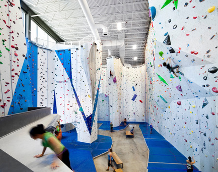 Press kit | 1117-01 - Press release | Allez-Up – Montreal’s First Rock Climbing Gym - Smith Vigeant architectes - Commercial Architecture - Photo credit: Stéphane Brugger