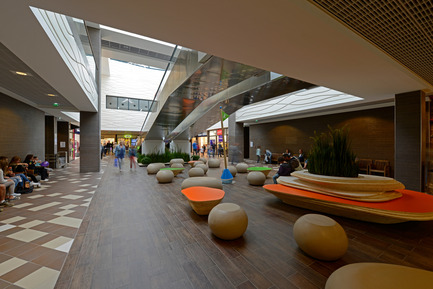 Press kit | 896-05 - Press release | Les Eléis, a shopping centre between sea and sky - Arte Charpentier Architectes & CALQ Architecture - Commercial Architecture - Photo credit: Alain Caste