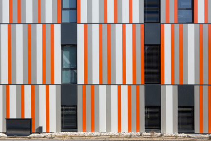 Press kit | 921-02 - Press release | New building at Albert Einstein High School in Bagnols sur Cèze - NBJ architectes - Institutional Architecture - Photo credit: Paul KOZLOWSKI