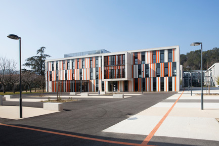 Press kit | 921-02 - Press release | New building at Albert Einstein High School in Bagnols sur Cèze - NBJ architectes - Institutional Architecture - Photo credit: Paul KOZLOWSKI