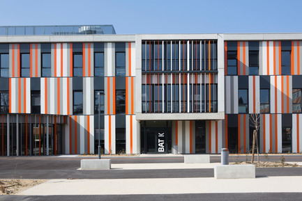 Press kit | 921-02 - Press release | New building at Albert Einstein High School in Bagnols sur Cèze - NBJ architectes - Institutional Architecture - Photo credit: Paul KOZLOWSKI