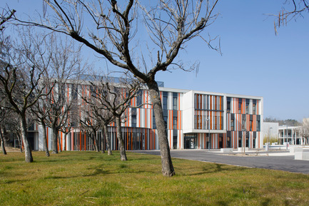 Press kit | 921-02 - Press release | New building at Albert Einstein High School in Bagnols sur Cèze - NBJ architectes - Institutional Architecture - Photo credit: Paul KOZLOWSKI