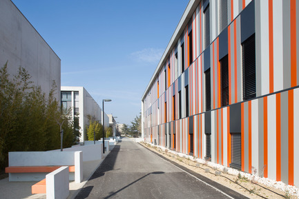 Press kit | 921-02 - Press release | New building at Albert Einstein High School in Bagnols sur Cèze - NBJ architectes - Institutional Architecture - Photo credit: Paul KOZLOWSKI