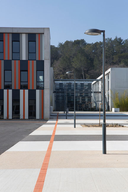 Press kit | 921-02 - Press release | New building at Albert Einstein High School in Bagnols sur Cèze - NBJ architectes - Institutional Architecture - Photo credit: Paul KOZLOWSKI