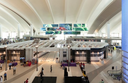Moment Factory collaborates in the transformation of Los Angeles International Airport Press kit | 1089-01 - Press release | Moment Factory collaborates in the transformation of Los Angeles International Airport - Moment Factory - Institutional Architecture - Photo credit: Moment Factory