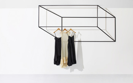 Press kit | 1048-03 - Press release | +tongtong launches the Les Ailes Noires clothing rack collection inspired by line drawings - +tongtong - Product - Photo credit: Colin Faulkner Photography