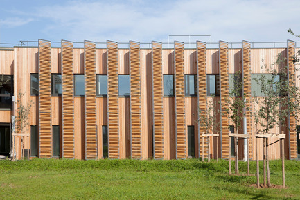 Press kit | 896-03 - Press release | Delivery of the Véolia environnement Centre-Est training Campus - Arte Charpentier Architectes - Institutional Architecture - Photo credit: VMZINC - www.photoarchitecture.com