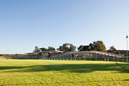 Press kit | 1011-01 - Press release | « LE GRAND STADE » - Joly Loiret - Commercial Architecture - Photo credit: M. Denance Photographe