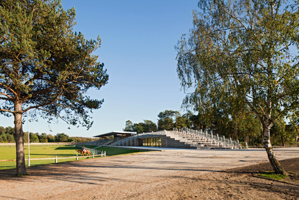 Press kit | 1011-01 - Press release | « LE GRAND STADE » - Joly Loiret - Commercial Architecture - Photo credit: HOTOGRAPHE