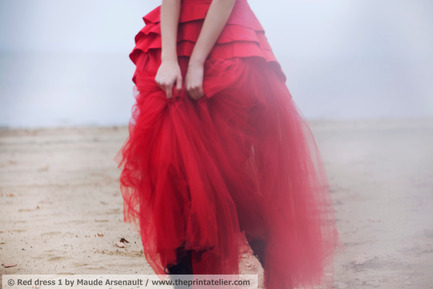Press kit | 877-02 - Press release | The Print AtelierThe Next Generation Art Gallery - Maude Arsenault - Art - Red dress 1by Maude Arsenaultwww.theprintatelier.com Ces photos sont strictement réservées à la vente et sont utilisables par les médias uniquement pour une publication d’article sur The Print Atelier./These photos are strictly reserved for sales and are available to media only for articles about The Print Atelier.