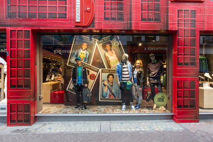 Press kit | 999-01 - Press release | Puma Stores Amsterdam, London and Munich - plajer & franz - Commercial Interior Design - puma store - London - Photo credit: manuel schlüter