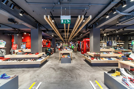 Press kit | 999-01 - Press release | Puma Stores Amsterdam, London and Munich - plajer & franz - Commercial Interior Design - puma store - London - Photo credit: manuel schlüter