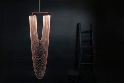 Press kit | 2110-01 - Press release | Larose Guyon's new lighting fixtures collection /Les Ateliers Guyon's new hanging chair - Larose Guyon - Lighting Design - Otéro - Large / Lighting fixture / Larose Guyon - Photo credit: Larose Guyon