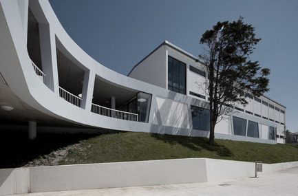 Press kit | 981-01 - Press release | Rafael Bordalo Pinheiro Secondary School - SousaSantos - Institutional Architecture - Photo credit: João Morgado