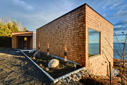 Press kit | 880-02 - Press release | Malbaie VI Marée basse - MU Architecture - Residential Architecture - Photo credit: Ulysse Lemerise Bouchard (YUL Photo)