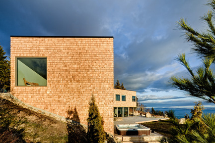 Press kit | 880-02 - Press release | Malbaie VI Marée basse - MU Architecture - Residential Architecture - Photo credit: Ulysse Lemerise Bouchard (YUL Photo)