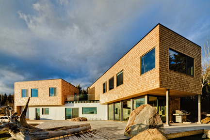 Press kit | 880-02 - Press release | Malbaie VI Marée basse - MU Architecture - Residential Architecture - Photo credit: Ulysse Lemerise Bouchard (YUL Photo)