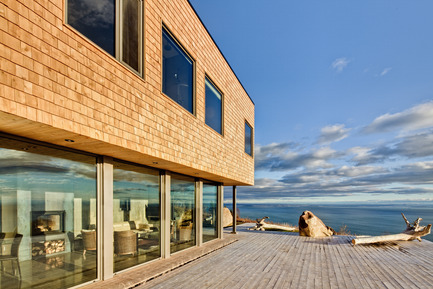 Press kit | 880-02 - Press release | Malbaie VI Marée basse - MU Architecture - Residential Architecture - Photo credit: Ulysse Lemerise Bouchard (YUL Photo)