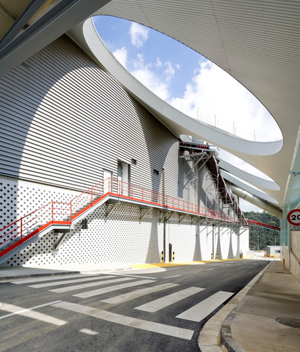 Press kit | 735-02 - Press release | Waste treatment facility from Vallès Occidental in Vacarisses (Barcelona) - Batlle and Roig architects - Commercial Architecture - Photo credit:  Francisco Urrutia 