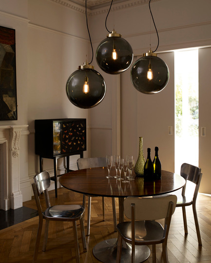 Press kit | 2023-01 - Press release | British lighting manufacturer Original BTC launches new collections for SS16 - Original BTC - Lighting Design - Original BTC  Globe large pendants with anthracite glass  www.originalbtc.com +207 351 2130 - Photo credit: Original BTC