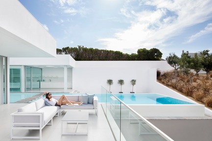 Press kit | 2003-01 - Press release | Merger: Jardin de Ville joins Maison Corbeil and La Galerie du Meuble - G2MC - Product - Jardin de Ville - Photo credit: Adrien Williams