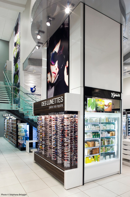 Press kit | 794-01 - Press release | New Jean Coutu Pharmacy - Chagall Design - Commercial Interior Design - Photo credit: Stéphane Brügger