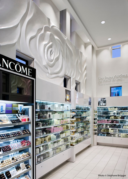 Press kit | 794-01 - Press release | New Jean Coutu Pharmacy - Chagall Design - Commercial Interior Design - Photo credit: Stéphane Brügger