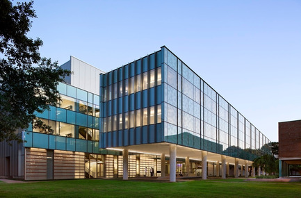 Press kit | 929-01 - Press release | Brockman Hall for Physics, Rice University - KieranTimberlake - Institutional Architecture - PHOTOGRAPHS ARE FOR EDITORIAL REVIEW ONLY - CONTACT PHOTOGRAPHER’S AGENT TO NEGOTIATE USE FOR PUBLICATION: Joel Sanders, t +1 212 777 0078, joel@ottoarchive.com  - Photo credit: Peter Aaron/OTTO