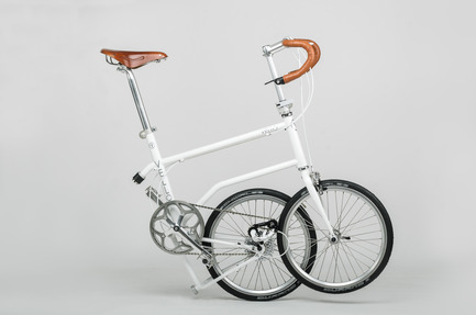 Press kit | 1833-01 - Press release | The first urban compact bike - VELLO bike - Industrial Design - VELLO Speedster - half folded - Photo credit: V.Kutinkov