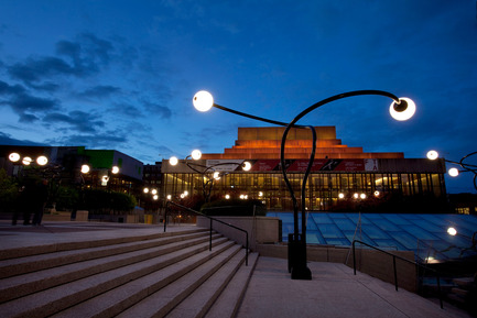 Press kit | 621-14 - Press release | Lightemotion illuminates the Espace culturel Georges-Émile-Lapalme in Place des Arts - Lightemotion - Lighting Design - Photo credit: Martine Doyon