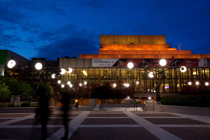Press kit | 621-14 - Press release | Lightemotion illuminates the Espace culturel Georges-Émile-Lapalme in Place des Arts - Lightemotion - Lighting Design - Photo credit: Martine Doyon
