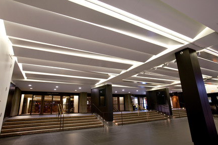 Press kit | 621-14 - Press release | Lightemotion illuminates the Espace culturel Georges-Émile-Lapalme in Place des Arts - Lightemotion - Lighting Design - Photo credit: Martine Doyon