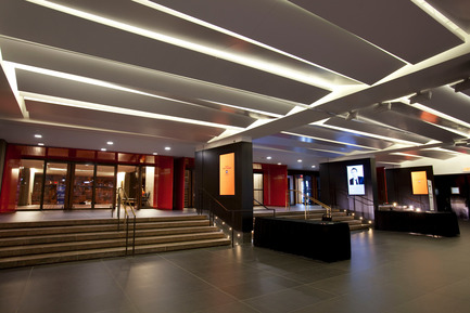 Press kit | 621-14 - Press release | Lightemotion illuminates the Espace culturel Georges-Émile-Lapalme in Place des Arts - Lightemotion - Lighting Design - Photo credit: Martine Doyon